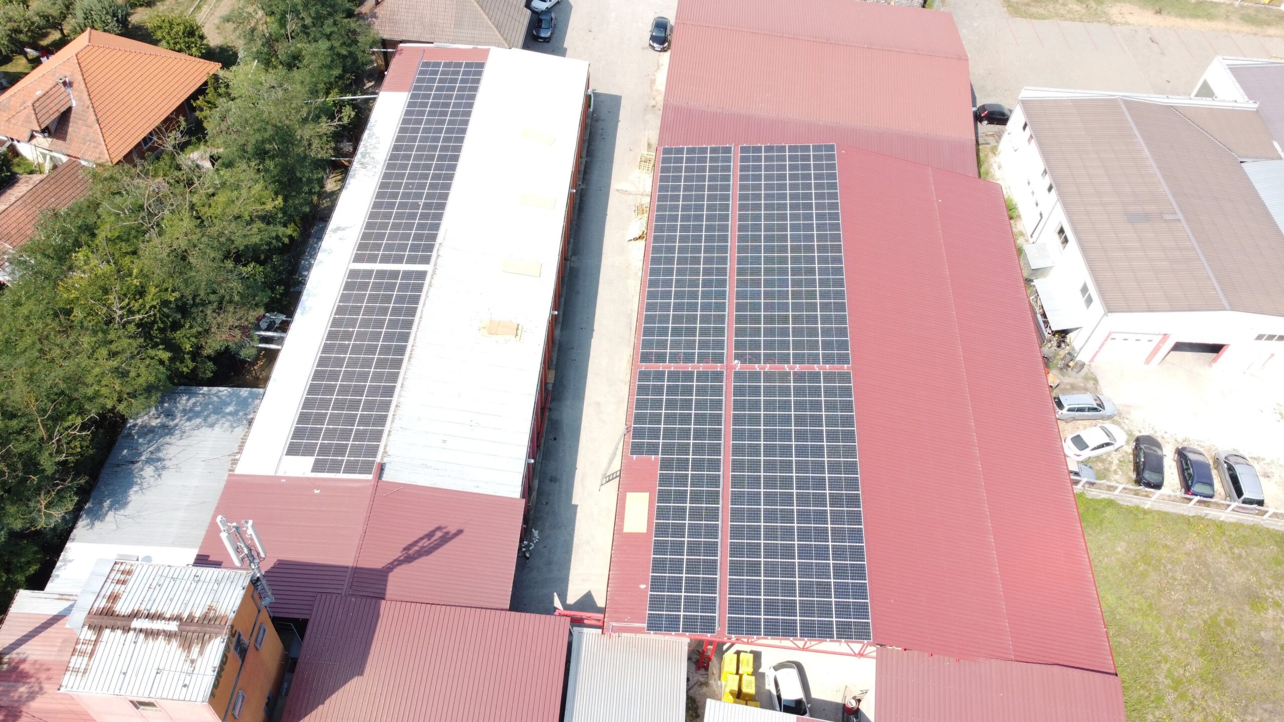 imgi 4 solarna elektrana na krovu tomovic parketi cacak firme 130 kwp scaled