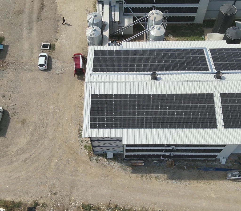 Krovna solarna elektrana Agro Đole Kovačevac — pogled iz vazduha