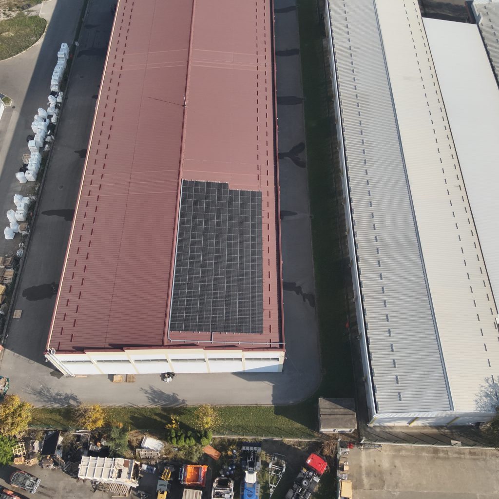 Solarna elektrana Extra Tropic Trade Nova Pazova 180 kWp — pregled krova i panela